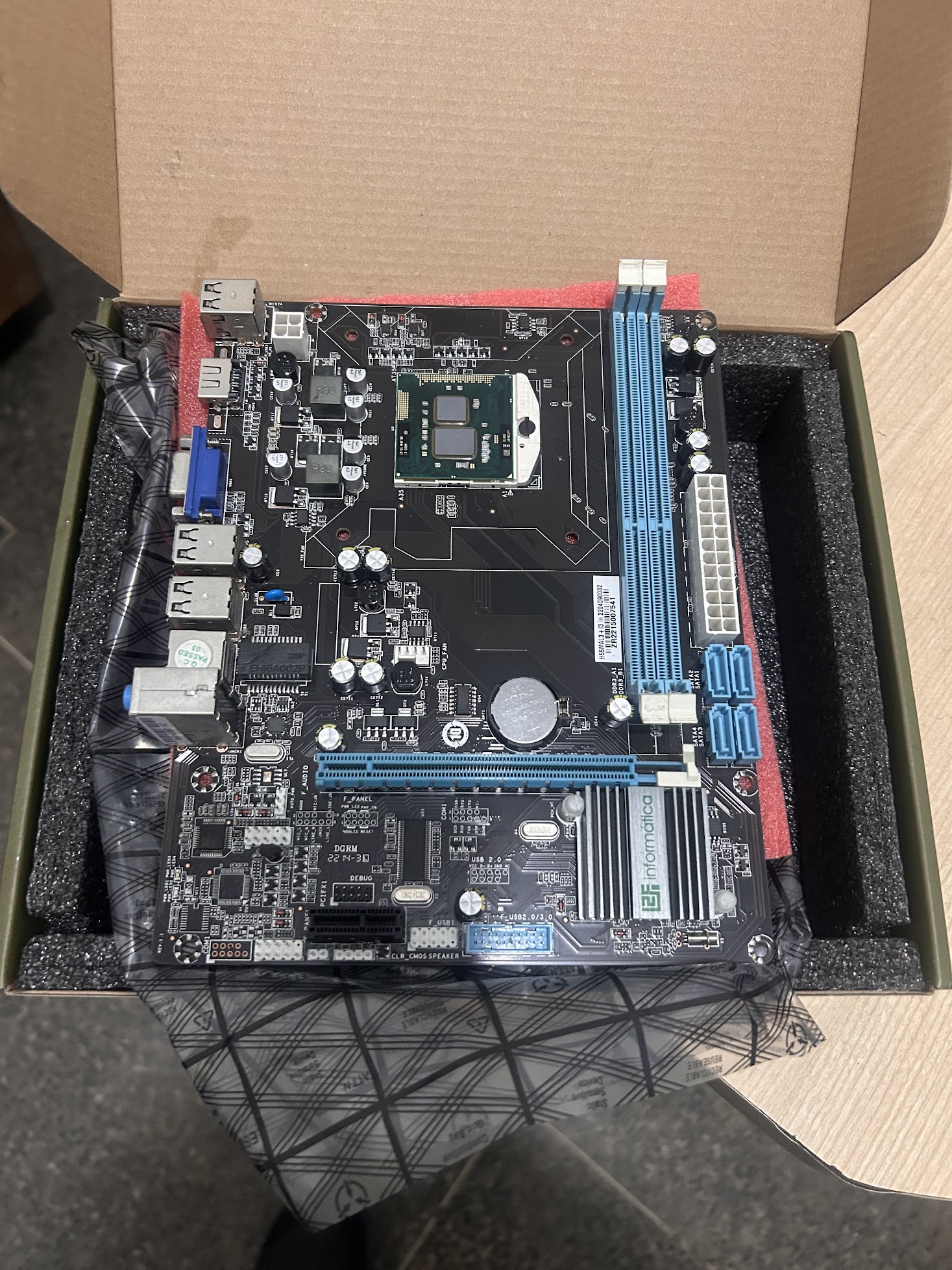 Placa-mãe de computador nova, pronta para instalação